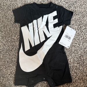 Nike Infant Baby Boy Gender Neutral Black and White Romper NWT Size 6 months